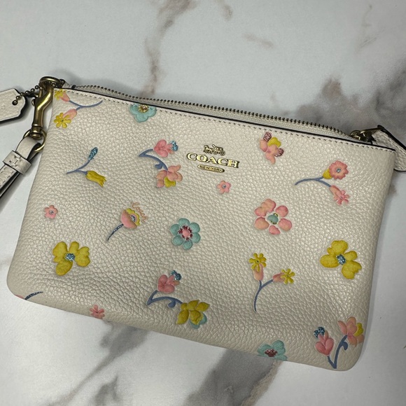 BNIB Coach Floral Pebble Leather Glitter Limited Edition Wristlet - Picture 4 of 6